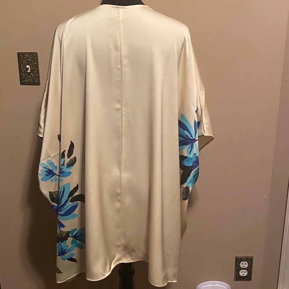 Wrap - Picture 2 of 7